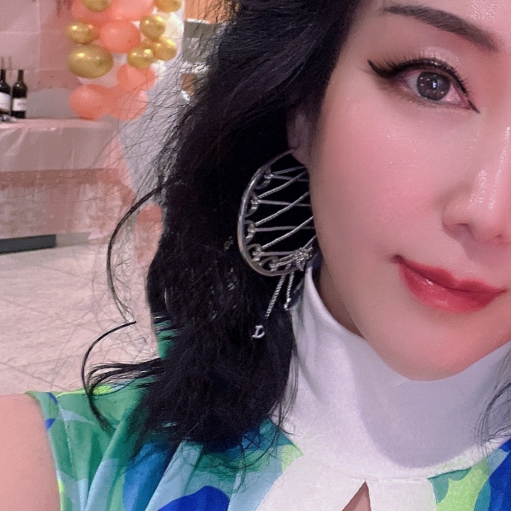 🥰🍡Dior platinum 925 signed limited edition earrings.. - Picture 2 of 9